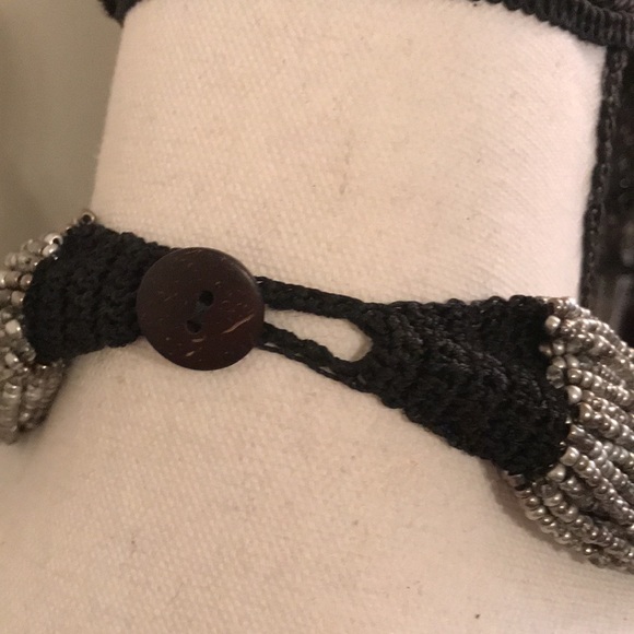 Gray beaded necklace with crochet clasp and button - Picture 6 of 7